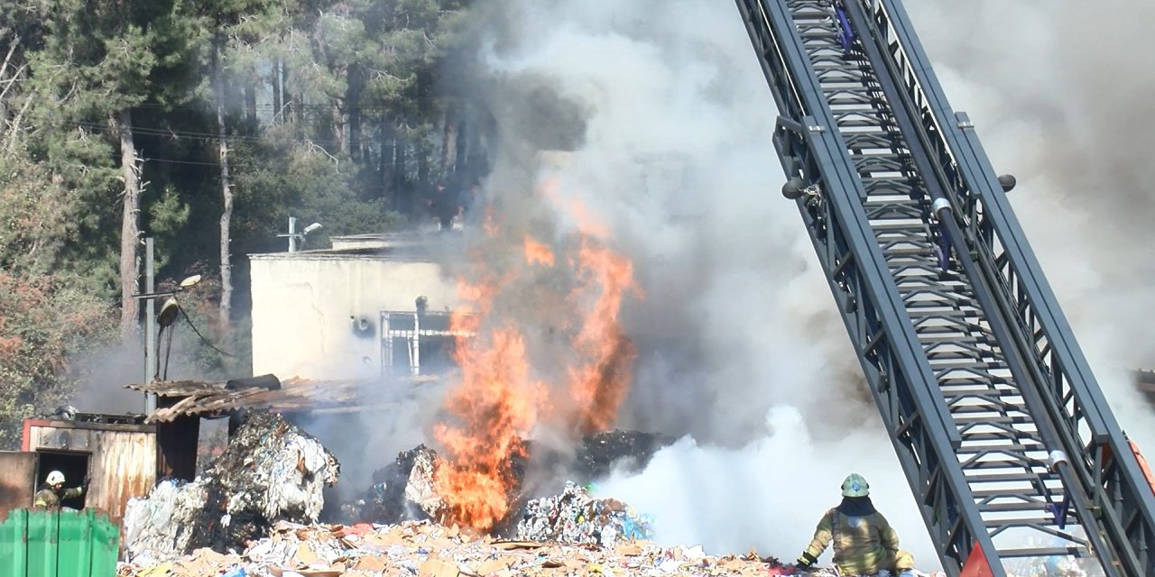 Sarıyer'de Kağıt Deposunda Yangın