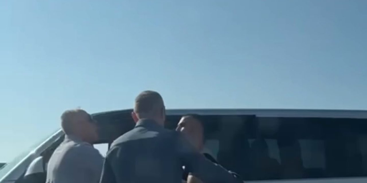 Büyükçekmece'de Düğün Konvoyundakiler Minibüs Sürücüsüne Saldırdı