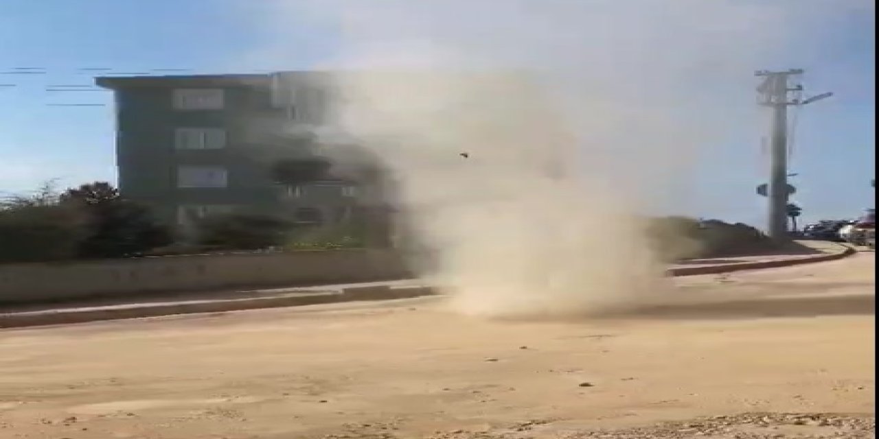 Pazar Alanında Çıkan Hortum Cep Telefonu İle Görüntülendi