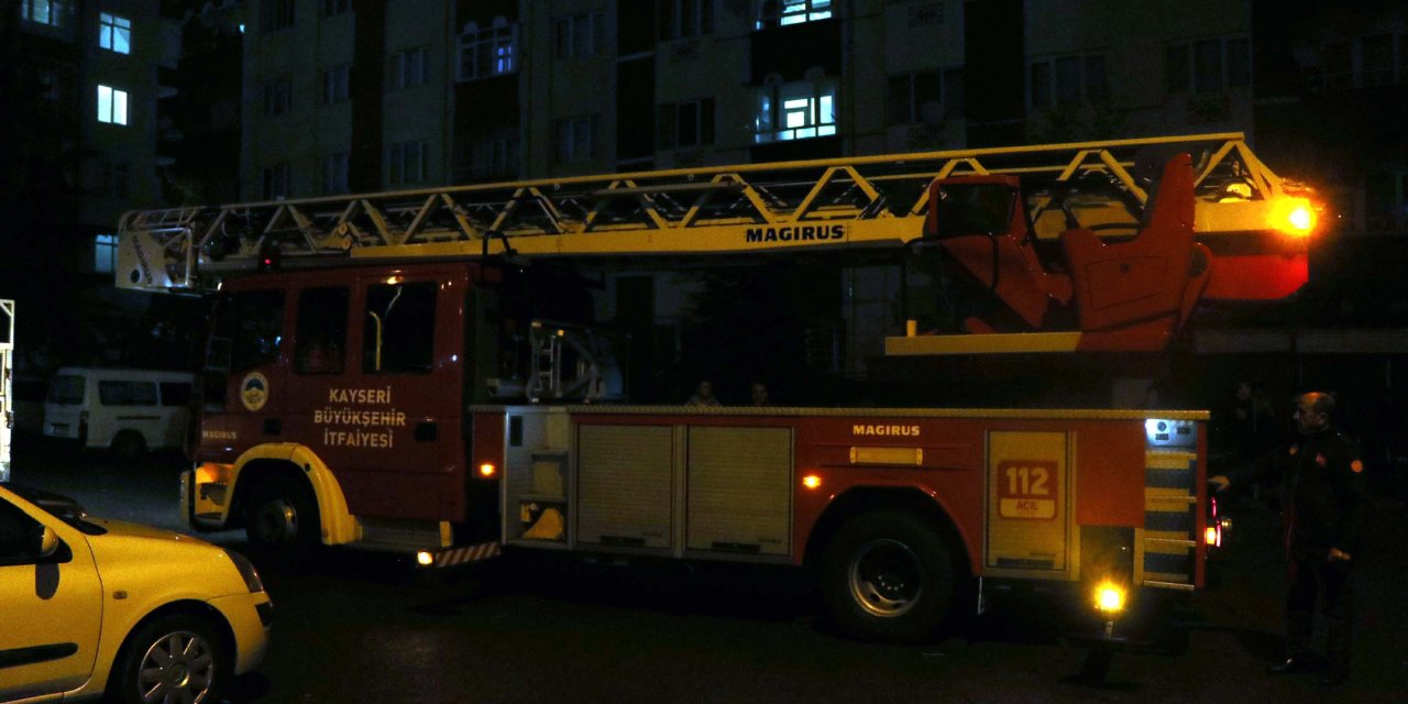 Kayseri'de Apartmanın Sığınağında Çıkan Yangında 1'i Bebek 8 Kişi Dumandan Etkilendi