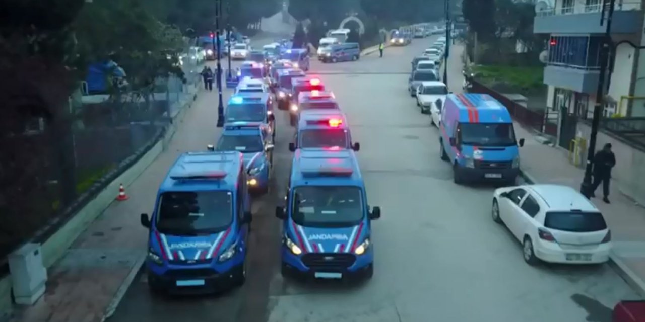 Bakan Yerlikaya: 'Kafes' Operasyonlarında 2 Çete Çökertildi