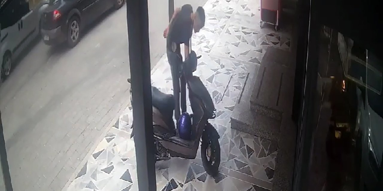 Motosikletin Torpidosundaki Cep Telefonunu Çaldı, Kameradan Tespit Edilip Yakalandı