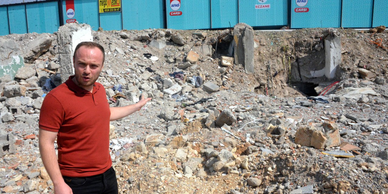 Depremde Yıkılan Bankanın Kasasındaki 2 Milyon Liralık Altını Bulunamadı