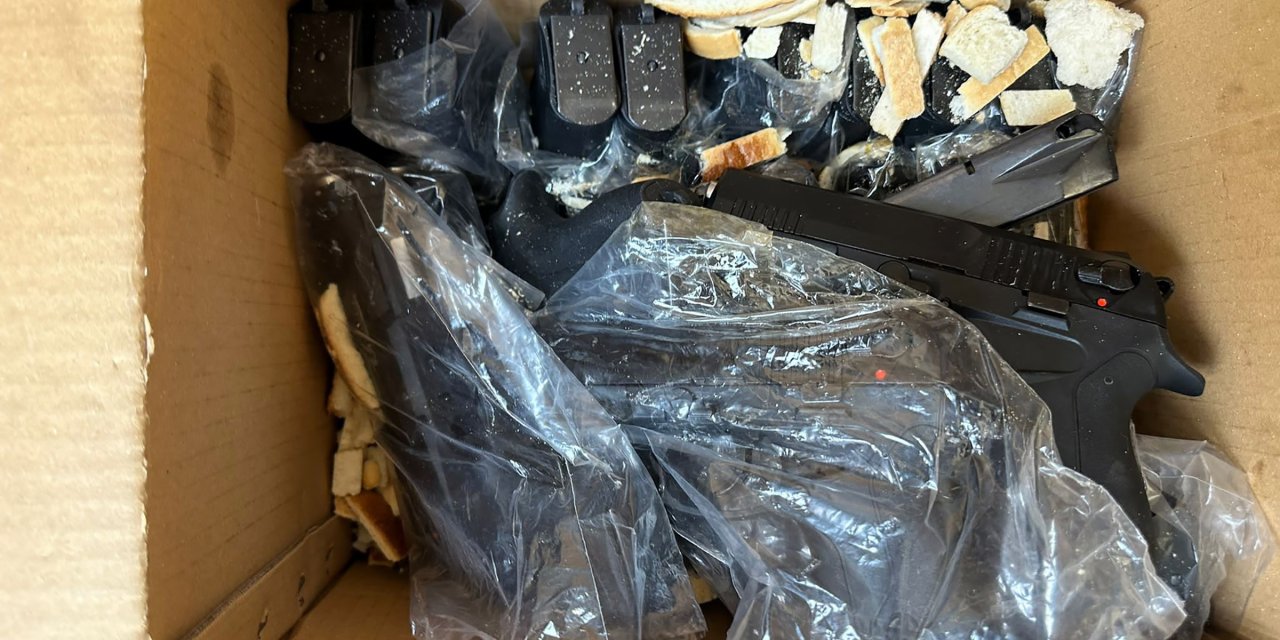 Evinde 19 Ruhsatsız Tabanca Ele Geçirildi; 'Birisi, Silahları Damımıza Gizlemiş' Dedi