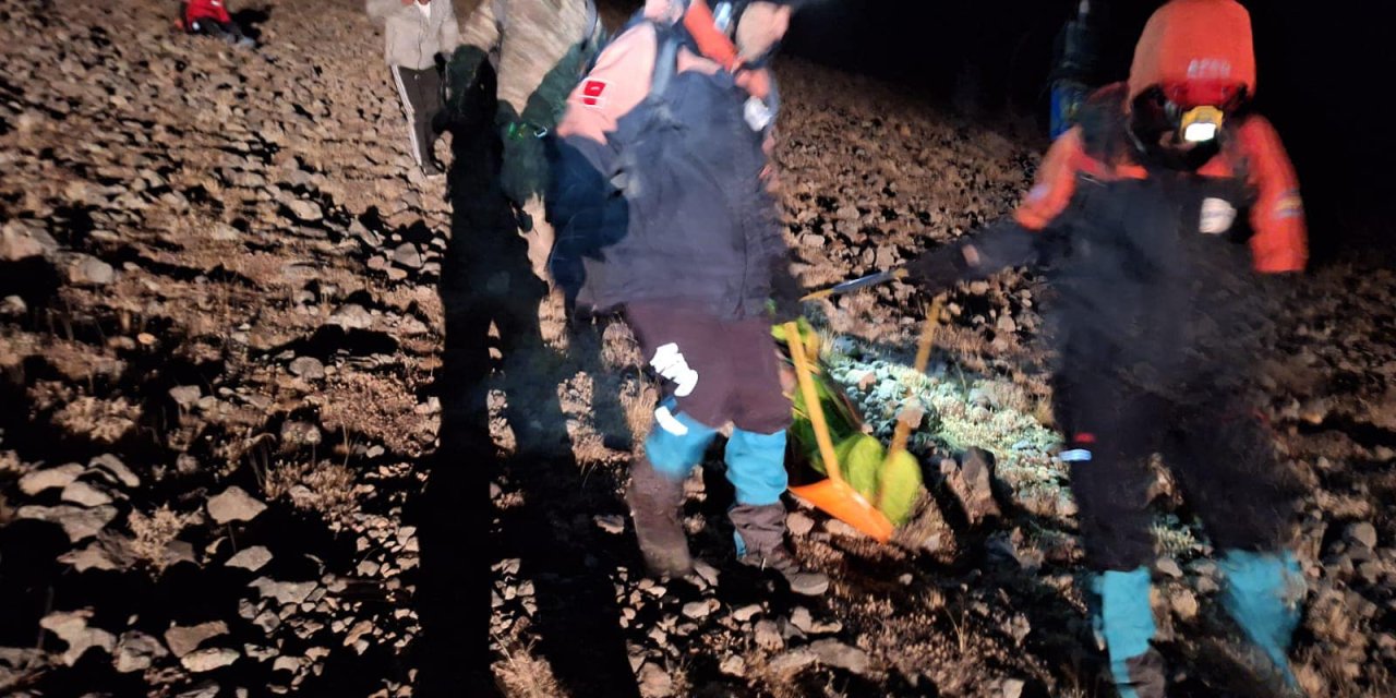 Hasandağı’nda Mahsur Kalan 3 Kişi, Askeri Helikopterle Kurtarıldı