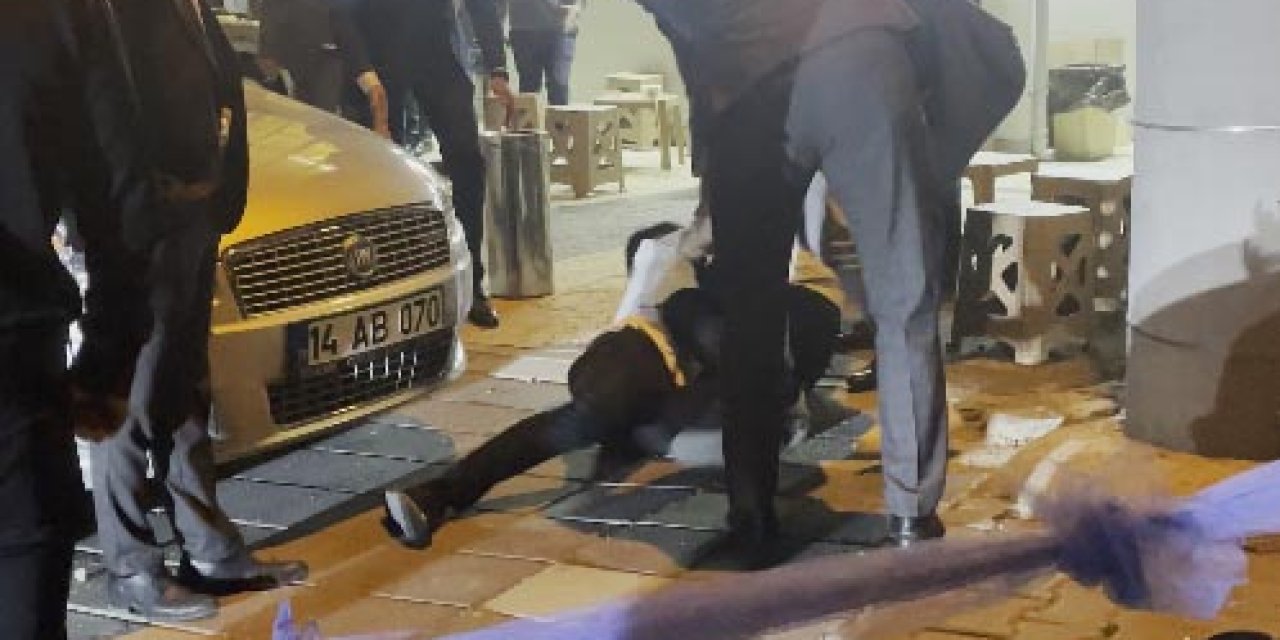 Düğün Salonu Önünde Tekme-tokat Kavga Kamerada