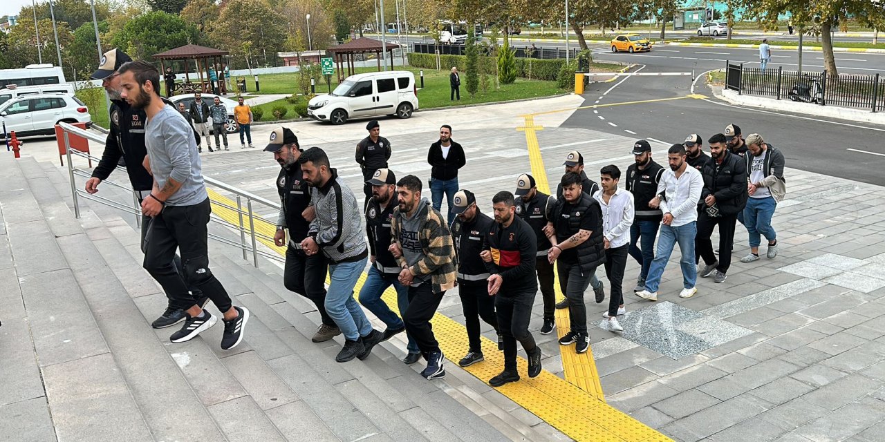 Bulutlar Çetesi'ne Operasyonda, Şüphelilerden 12'si Adliyede