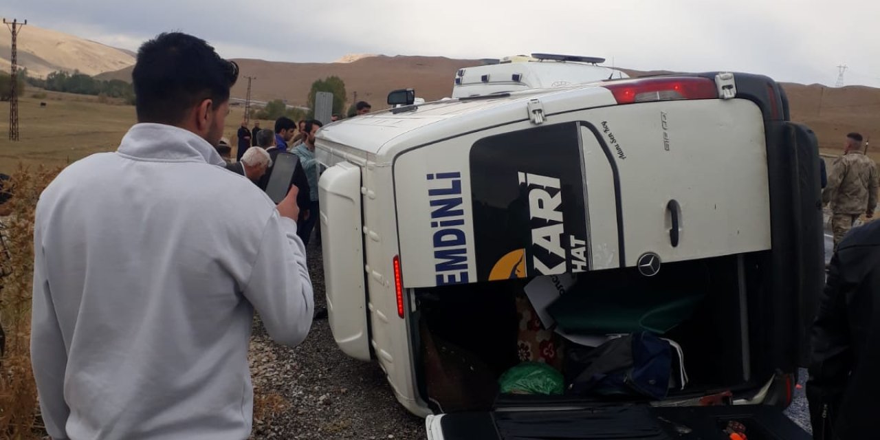 Yolcu Minibüsü Devrildi: 10 Yaralı