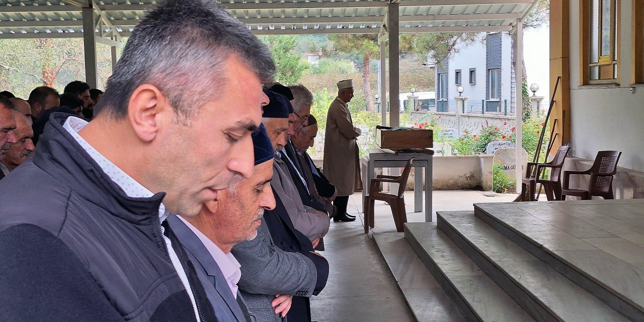 Doğum Günü Eğlencesinden Dönerken Kazada Ölen 3 Arkadaştan Sinan, Toprağa Verildi