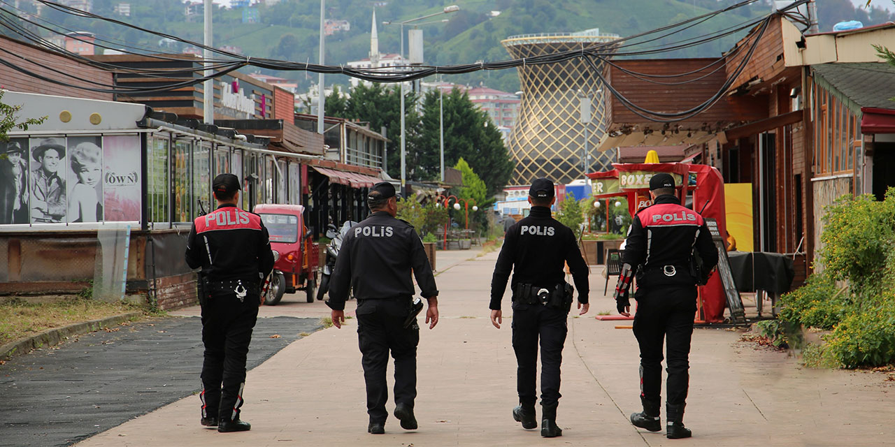 Rize’de polis ekipleri sahil kesimlerinde denetim yaptı