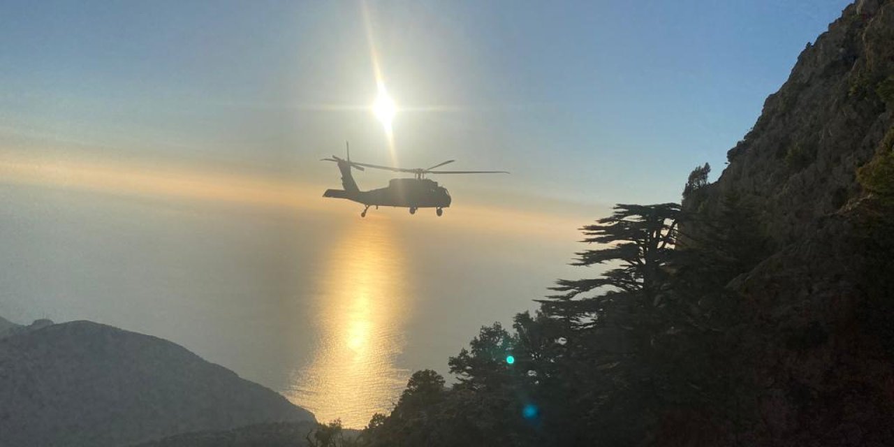 Kayalıklara Düşen Belaruslu Paraşütçü Askeri Helikopterle Kurtarıldı