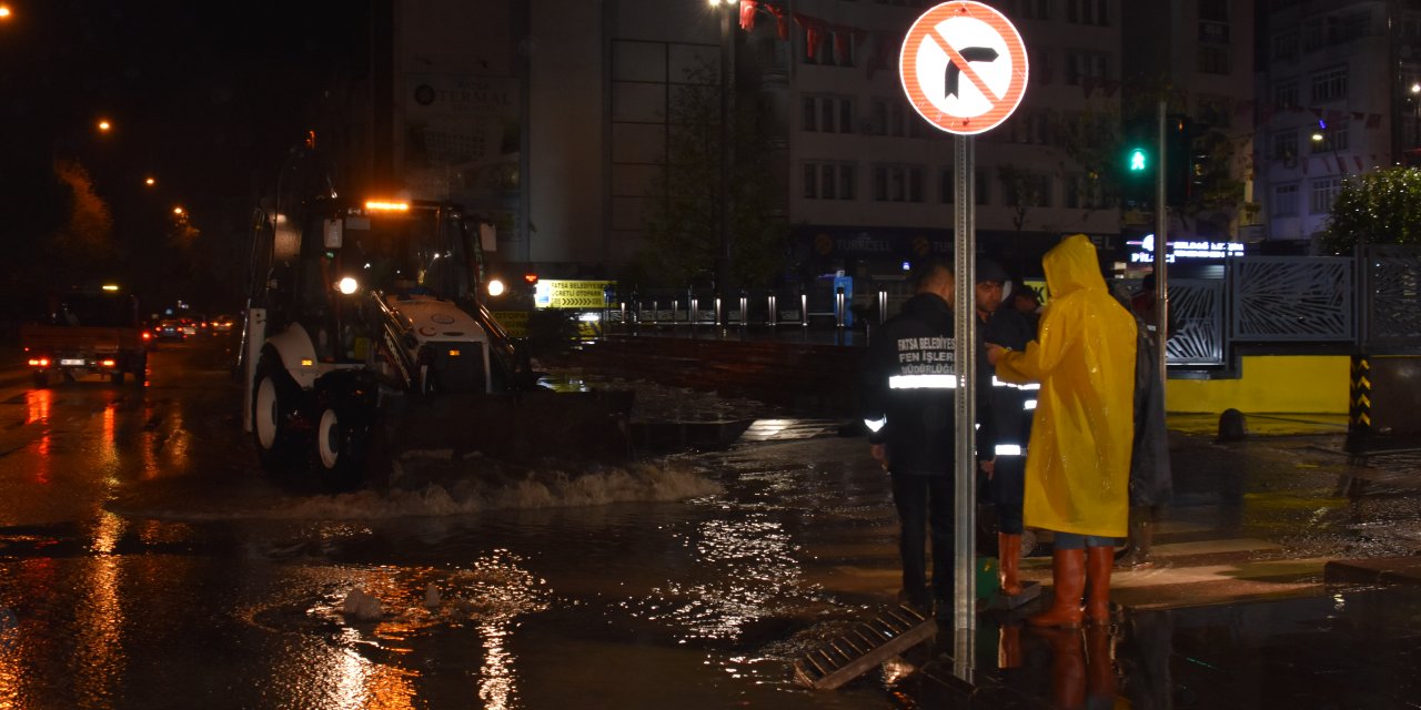 Ordu’da Sağanak Yağış Etkili Oldu, Cadde Ve Sokaklar Göle Döndü
