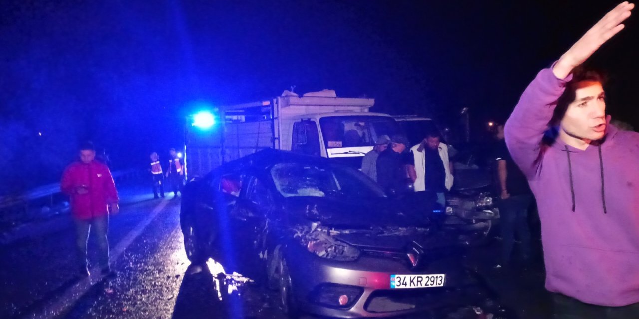 Tankerden Yola Dökülen Mazot, 26 Aracın Karıştığı Kazaya Sebep Oldu; 13 Yaralı (3)- Yeniden