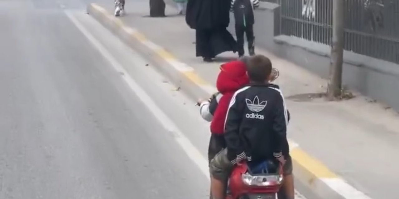 Sancaktepe'de 3 Çocuğun Tehlikeli Yolculuğu Kamerada