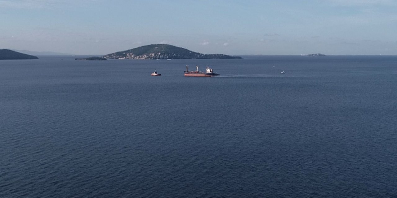 Maltepe Açıklarında Karaya Oturan Kuru Yük Gemisi Bulunduğu Yerden Kurtarıldı