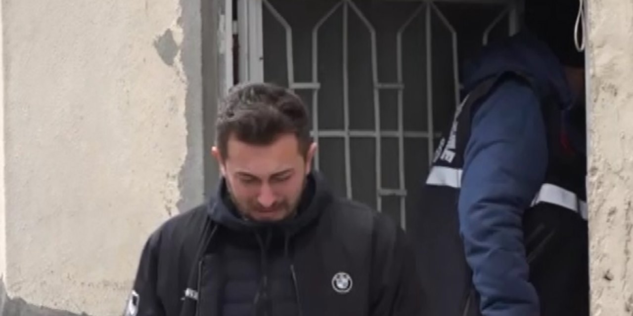 Öldürdüğü Babasının Cesedi Bulununca, Gözyaşı Döküp Taziyeleri Kabul Etmiş