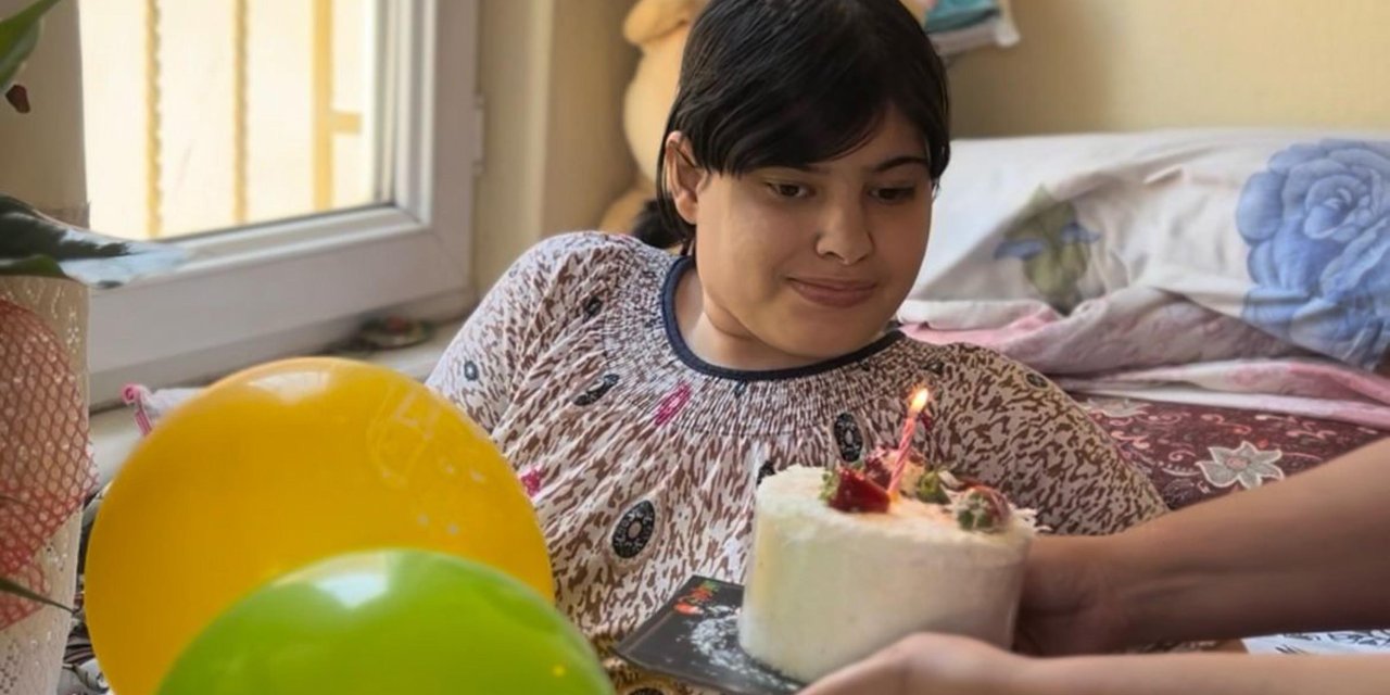 Bedensel Engelli Hediye'ye Doğum Günü Sürprizi