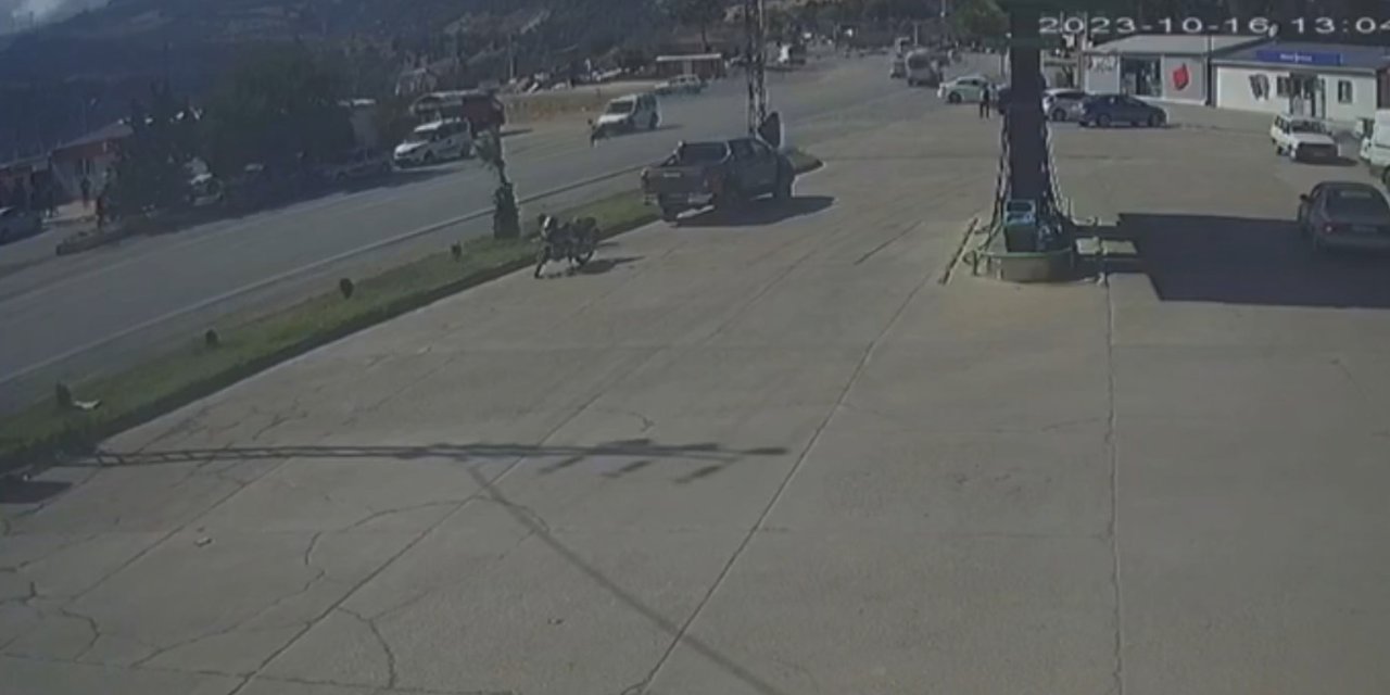 Hafif Ticari Aracın Çarptığı Emine Öldü; Kaza Anı Kamerada