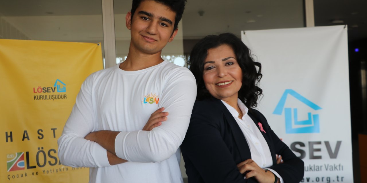 Anne Ve Oğlu, El Ele Kanseri Yendi