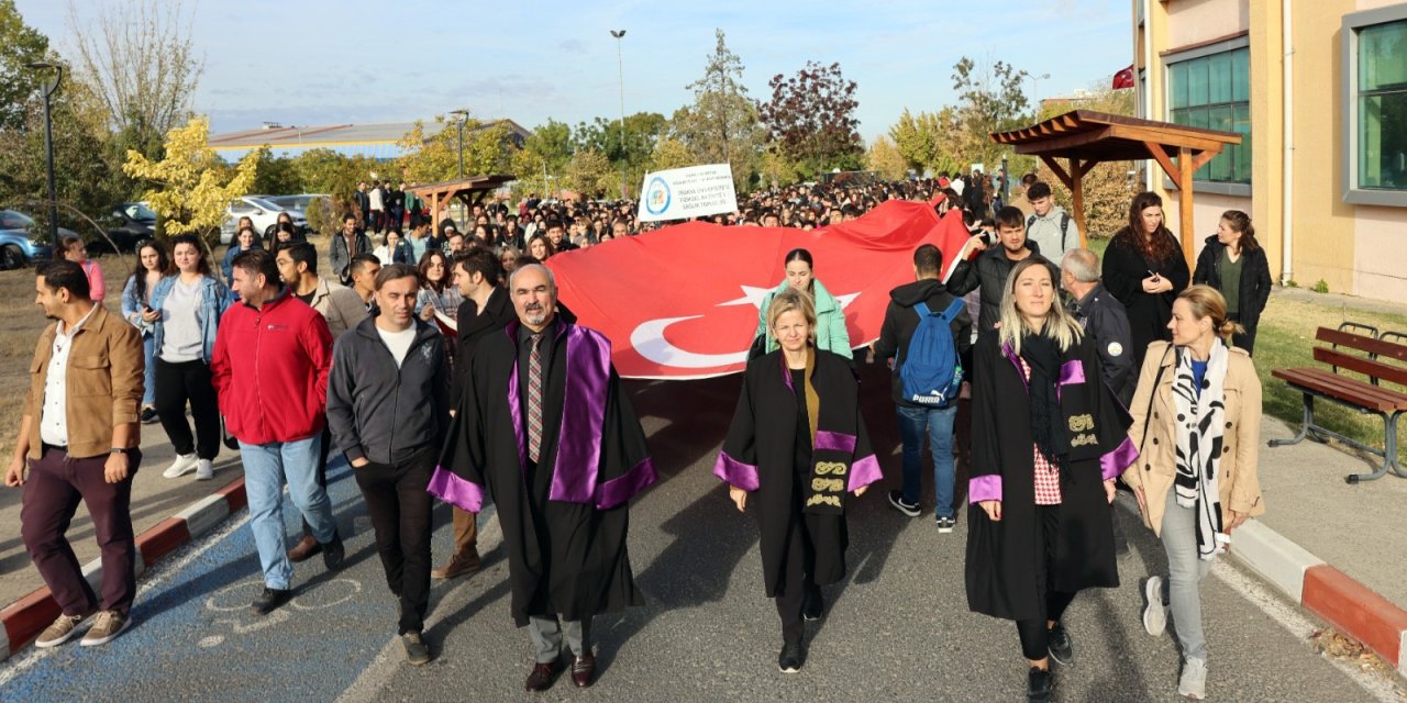 Edirne'de, Cumhuriyet'in 100'üncü Yıl Anısına '1923 Adım' Yürüyüşü