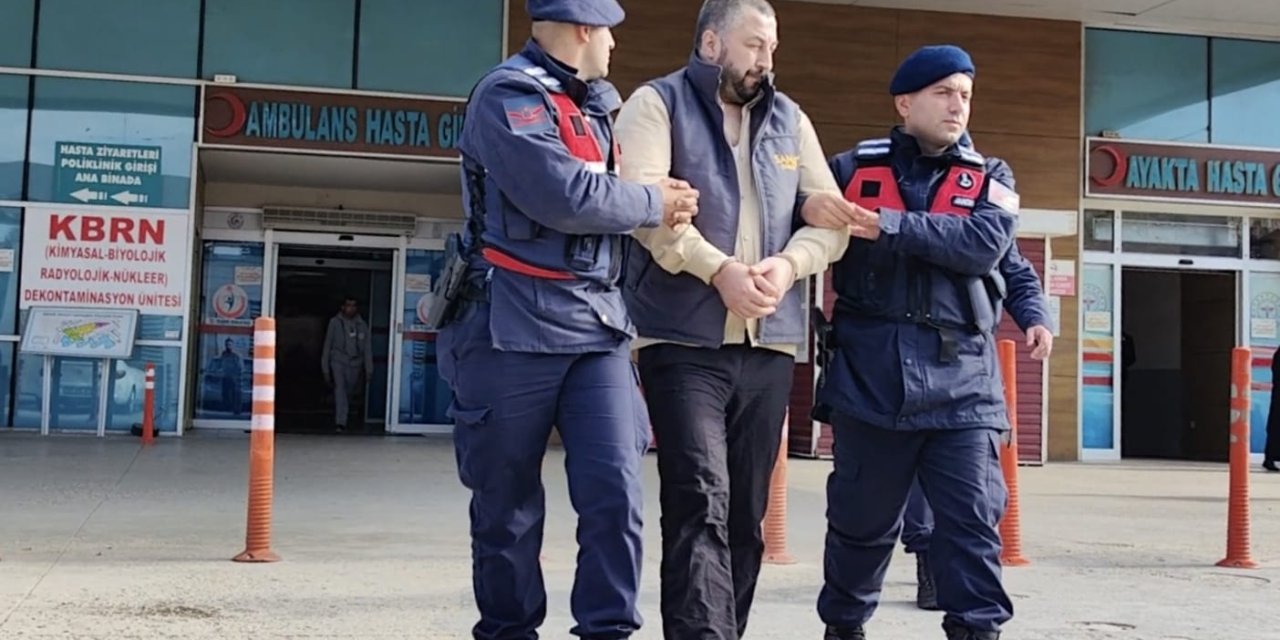 Babası Ve Ablasını Darbeden Şizofreni Hastası Sağlıkçılara Da Saldırdı; Tutuklandı