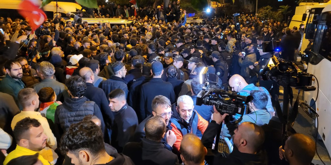 Ankara’da İsrail Büyükelçiliği Önünde Protesto