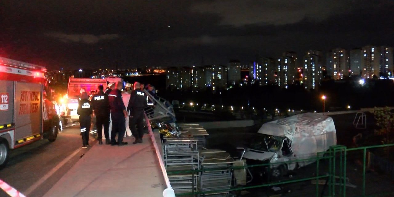 Başakşehir'de Kapalı Kasa Minibüs Şarampole Uçtu: 1 Ölü 1 Yaralı