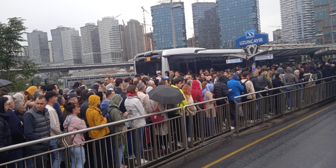 Geniş Haber // Uzunçayır'da Metrobüs Kazası :3 Yaralı