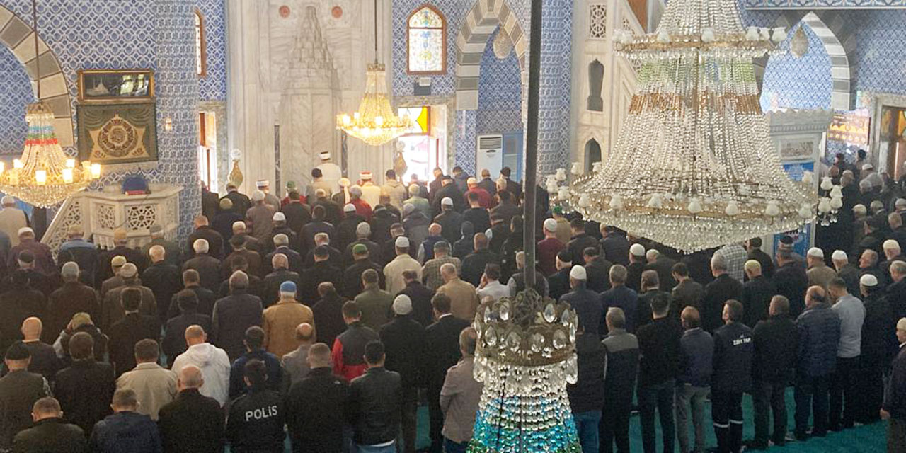 Filistin'de hayatını kaybedenler için Rize'de gıyabi cenaze namazı kılındı