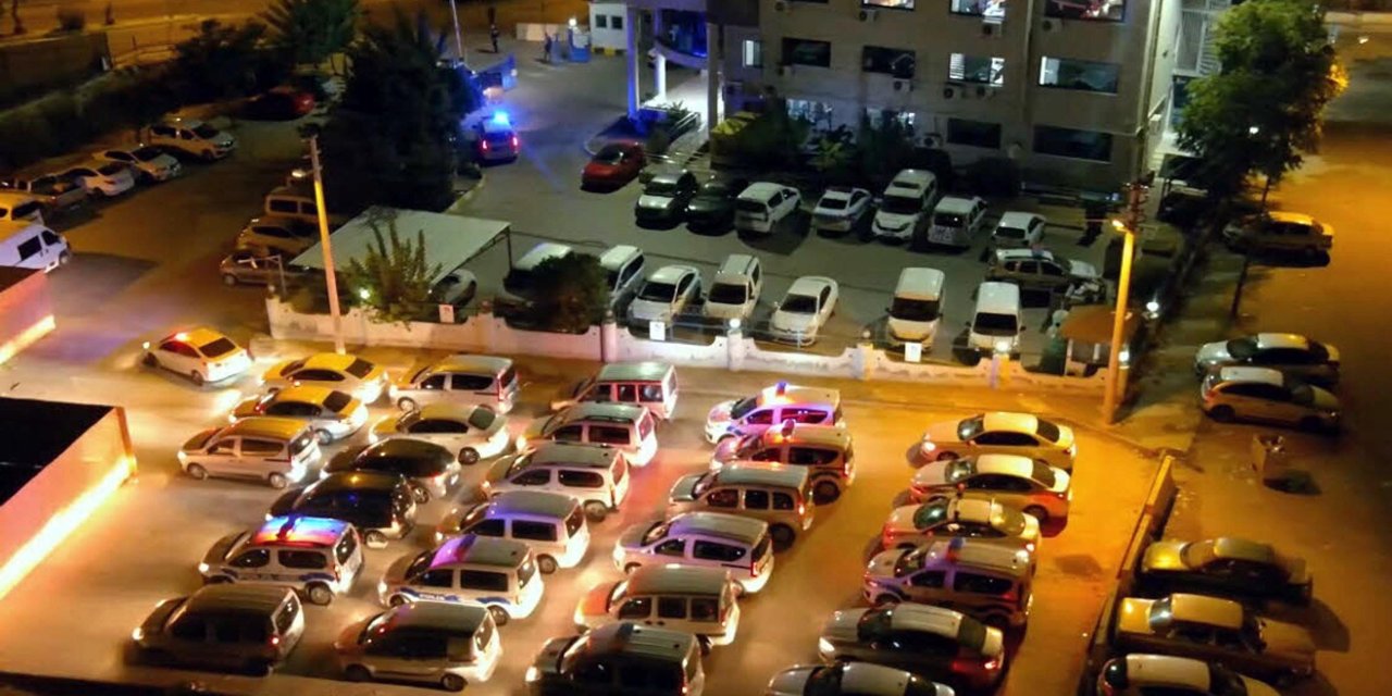 İzmir'de Mali Suçlardan Aranan 25 Şüpheliye Gözaltı