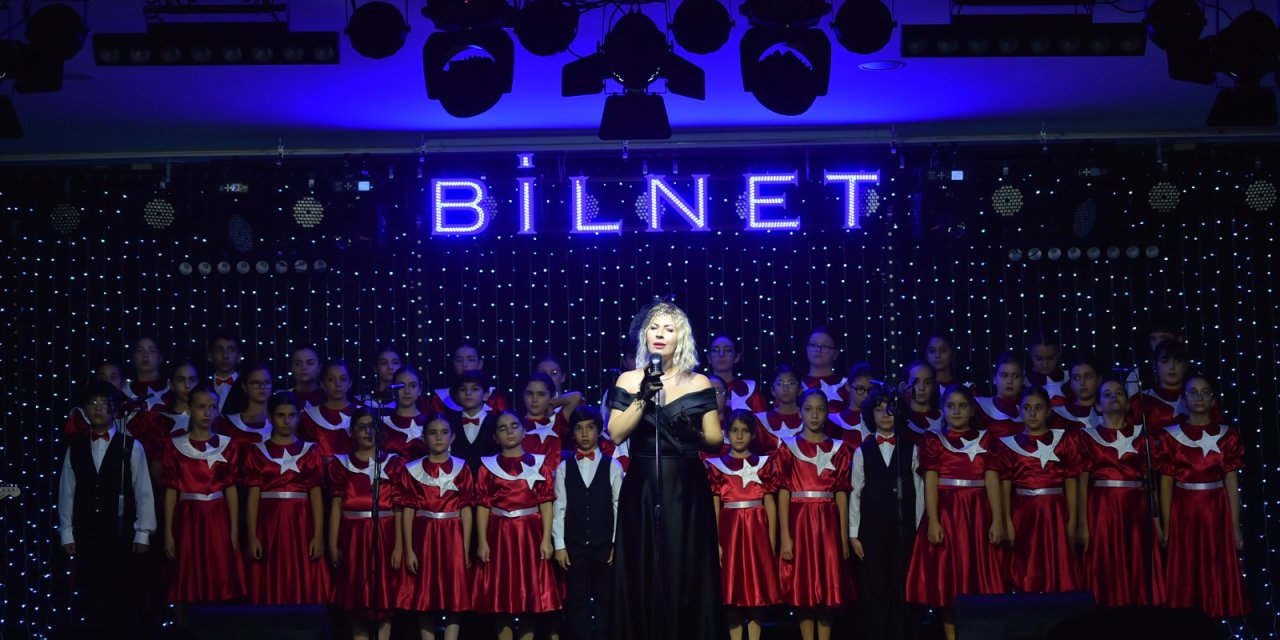 ‘Cumhuriyet Resepsiyonu’ İzleyenleri Yıllar Öncesinin Atmosferine Götürdü