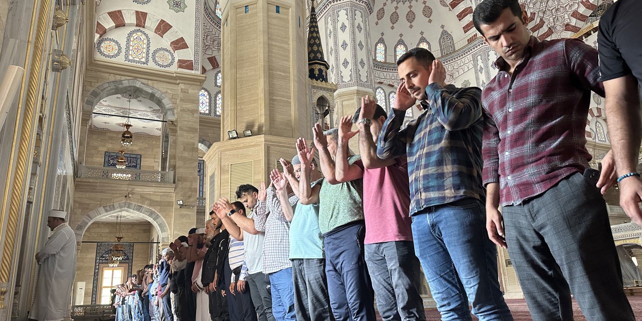 İsrail’in Saldırılarında Ölen Filistinliler İçin Adana’da Gıyabi Cenaze Namazı Kılındı