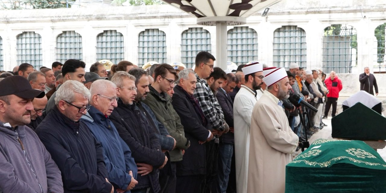 Ayasofya Ve Fatih Camilerinde Filistin'de Hayatını Kaybedenler İçin Gıyabi Cenaze Namazı Kılındı