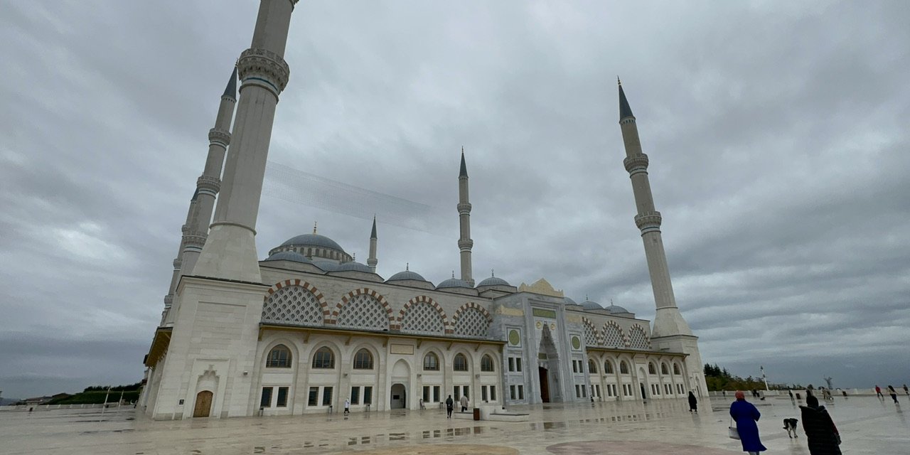 Çamlıca Cami'nde Filisten'de Hayatını Kaybedenler İçin Gıyabi Cenaze Namazı Kılındı