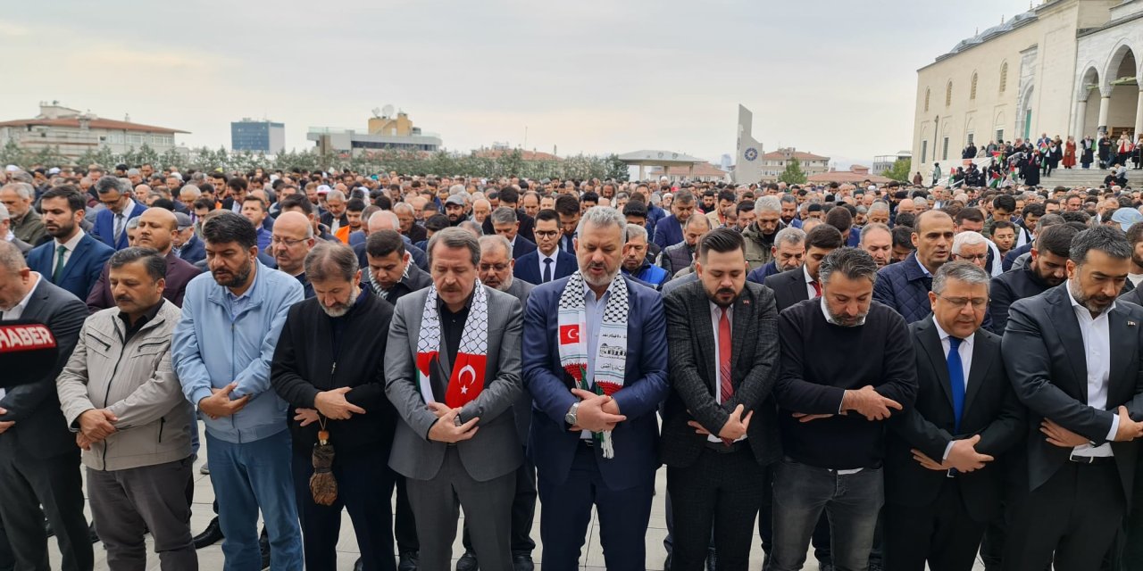 Erbaş, Filistin'deki Saldırılarda Ölenler İçin Gıyabi Cenaze Namazı Kıldırdı (2)