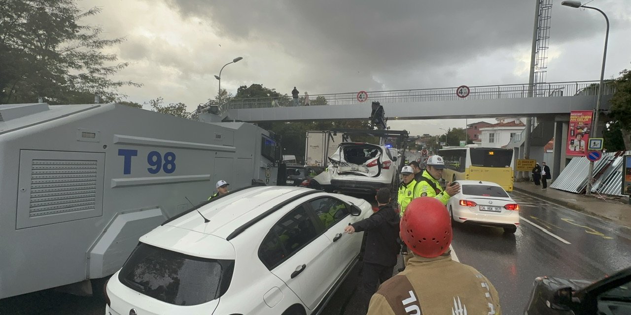 Üsküdar'da Aralarında Toma'nın Da Bulunduğu 14 Araç Bir Birine Girdi