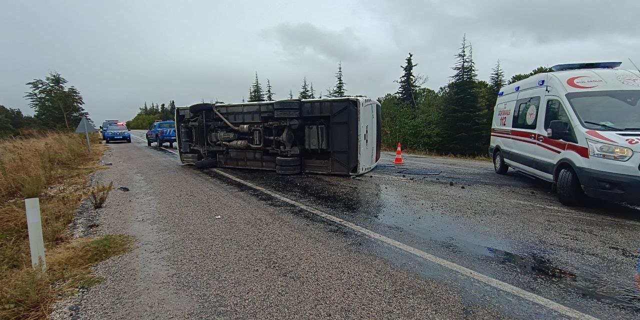 Gönen'de Midibüs Devrildi, 10 Kamu Görevlisi Yaralandı