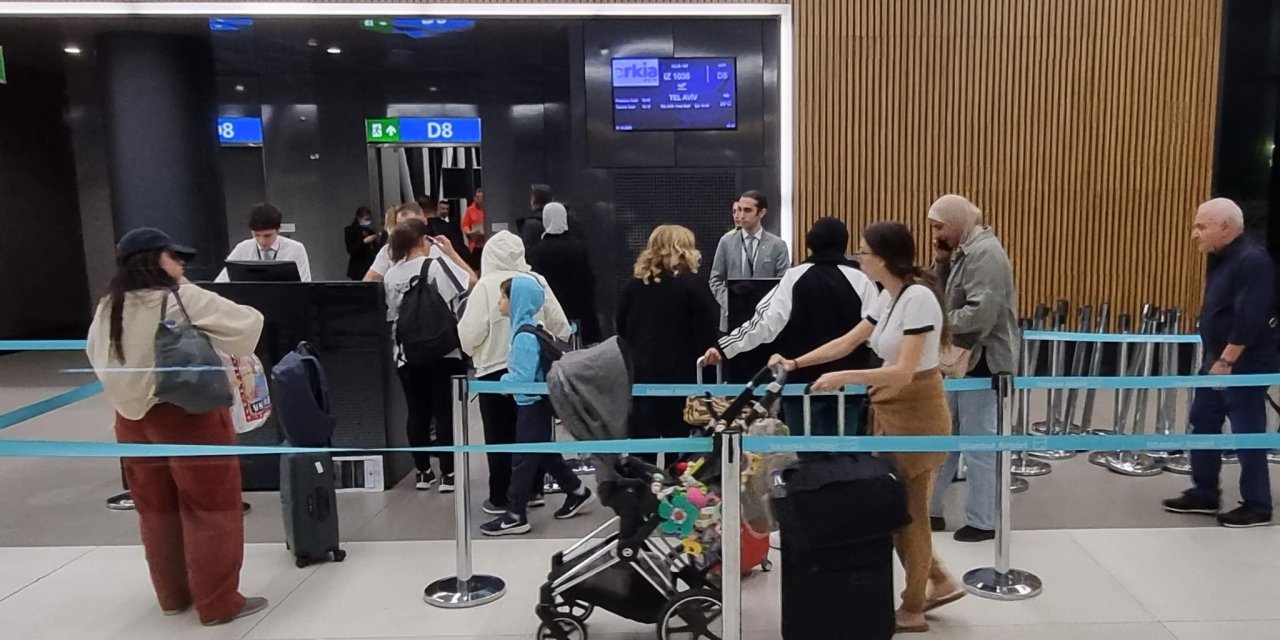 Türkiye'deki İsrail Vatandaşları İstanbul'dan Ayrılıyor-2