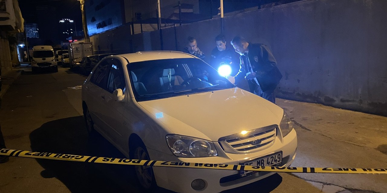 Babasının Tartıştığı Kişilere Avcı Bıçağıyla Saldırması Kamerada: 1 Ölü, 1 Yaralı