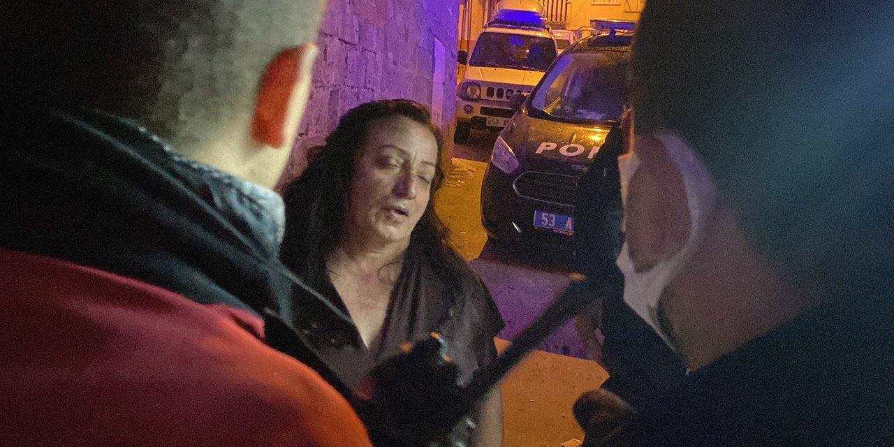 Evde Çıkan Yangından Kurtarıldı, Sağlık Ekiplerine Zorluk Yaşattı