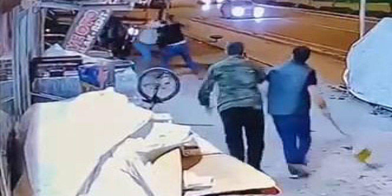 Baba Ve Oğula 'Ne Bakıyorsun' Dayağı