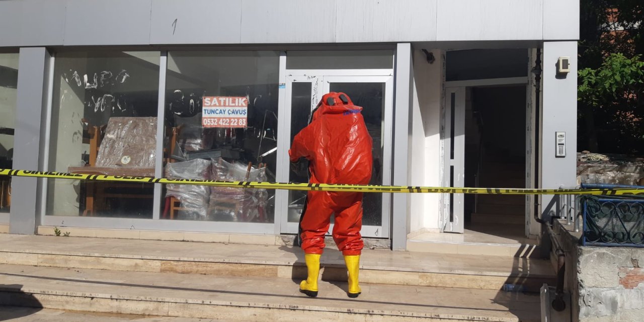 Kimyasal Patlamanın Olduğu Binanın Yanındaki Apartmanda, Duman Ve Koku Ekipleri Harekete Geçirdi