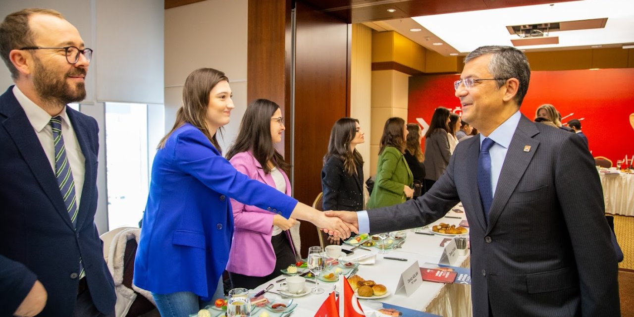 Chp'li Özel: Milletvekili Grubunda Yüzde 55'e 45, Biz Öndeyiz