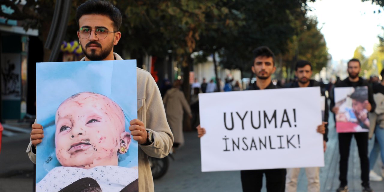 Üniversitelilerden 5 Saat Sessiz İsrail Protestosu