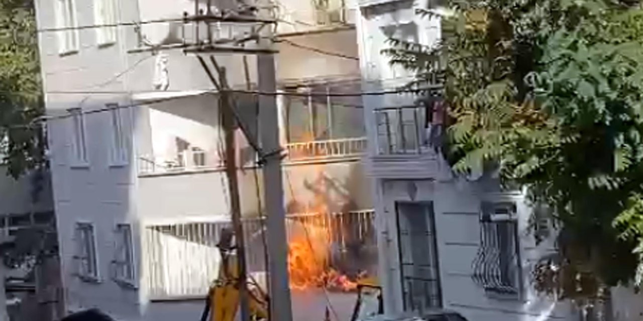 Patlayan Borudaki Doğal Gaz Alev Aldı, Binada Yangın Çıktı