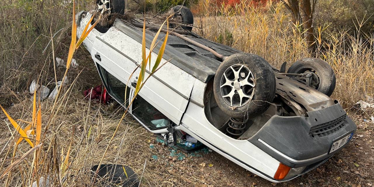 Otomobil Şarampole Devrildi: 5 Yaralı