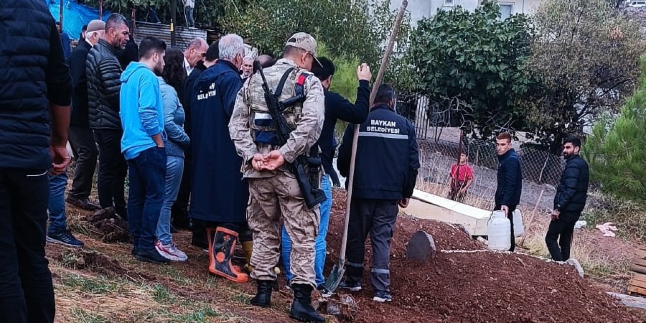 Kazada Ölen Çocukların Cenazeleri Karıştı; Defnedilenin Mezarı Açılıp, Aileye Teslim Edildi