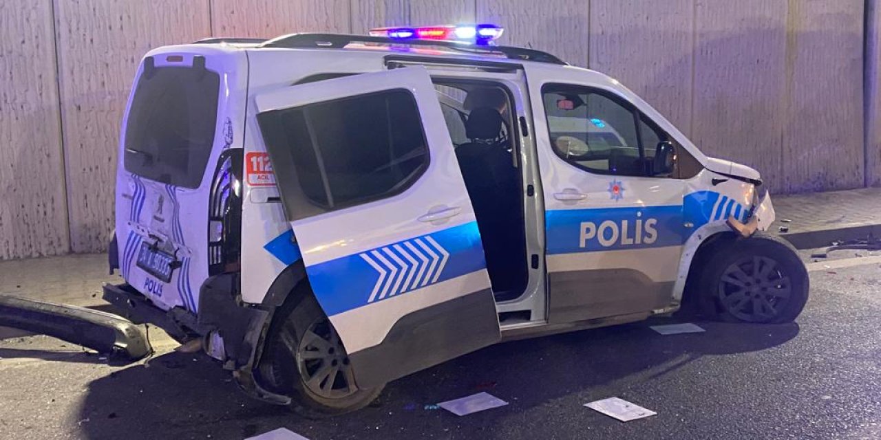 Maltepe'de Hafriyat Kamyonu Polis Aracına Çarpıp Kaçtı: 2 Polis Yaralı