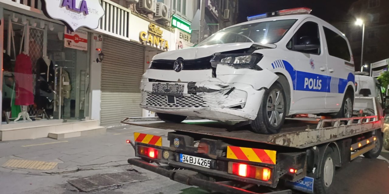 Bahçelievler'de, 'Dur' İhtarına Uymayan Şüphelileri Takip Eden Polis Aracı Kaza Yaptı: 2 Polis Yaralı