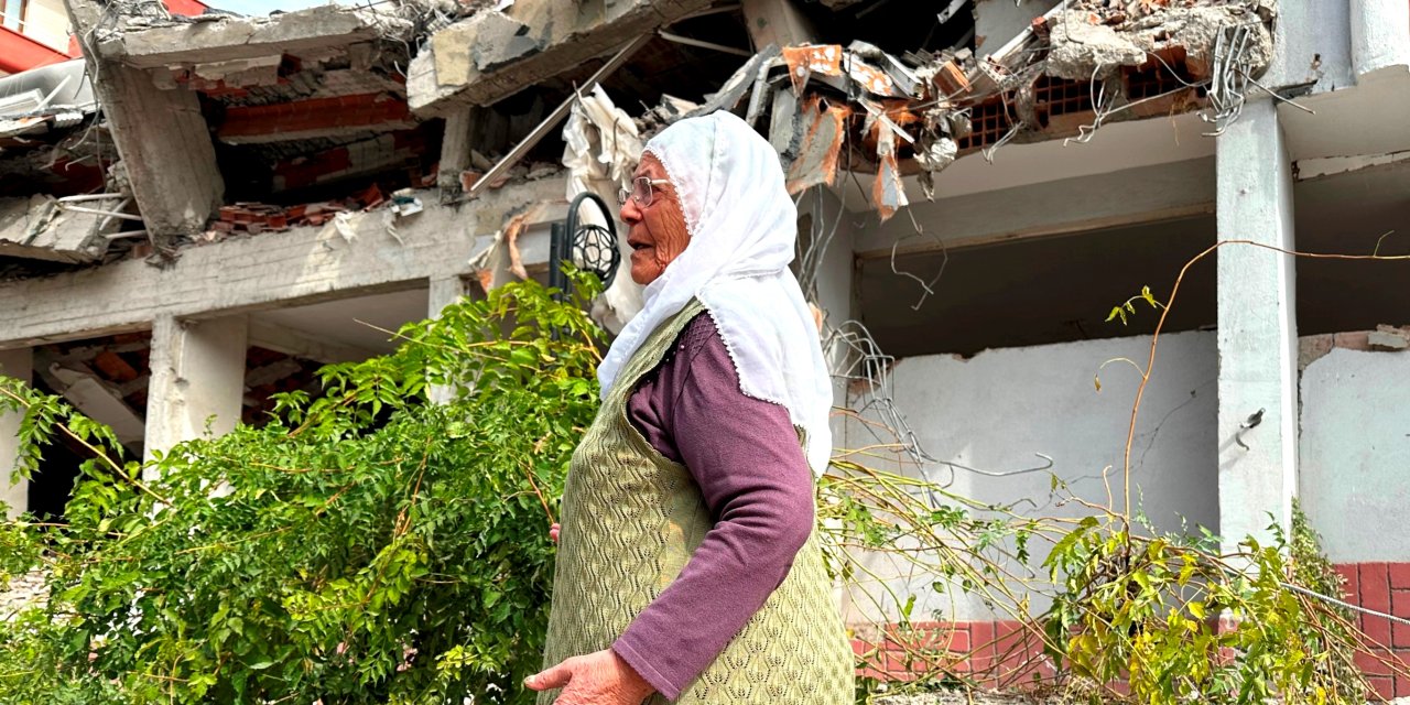 4 Yıl Sonra Ameliyatla Gözleri Açılan Kadın: Malatya'da Enkazları Görünce İçim Parçalandı
